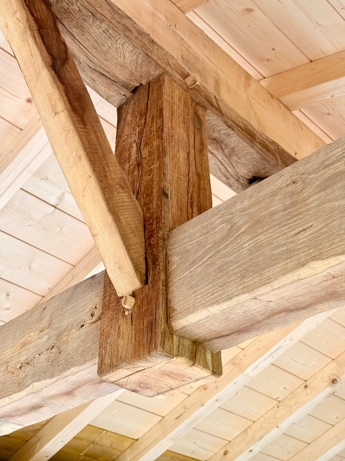 Charpente en bois travaillée par un couvreur-charpentier de Maison Lardeux